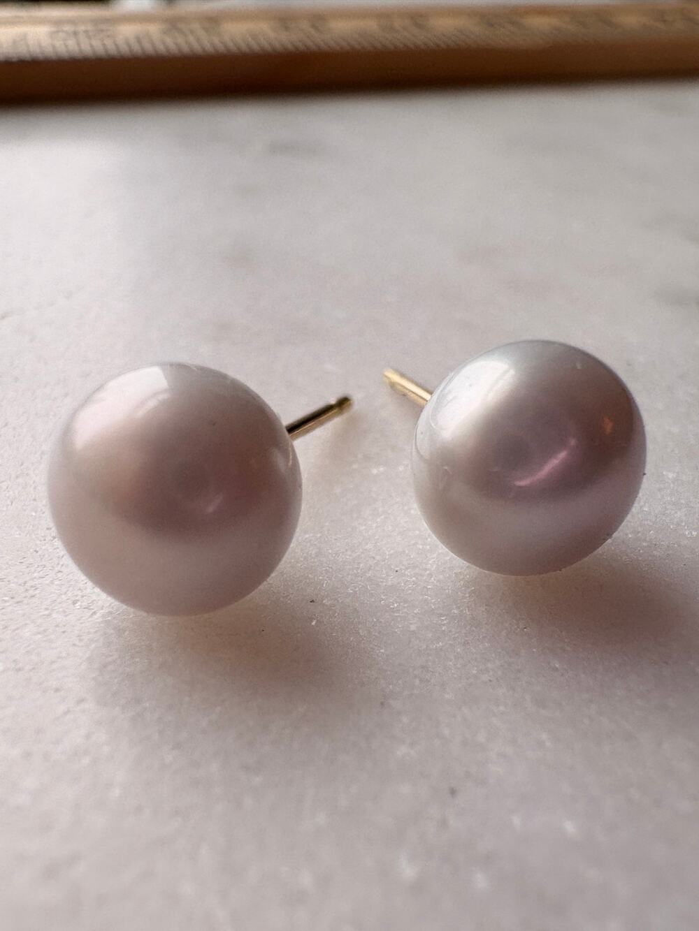 Pearl Stud Earrings 585 14K Gold Posts Pale Gray No Backs